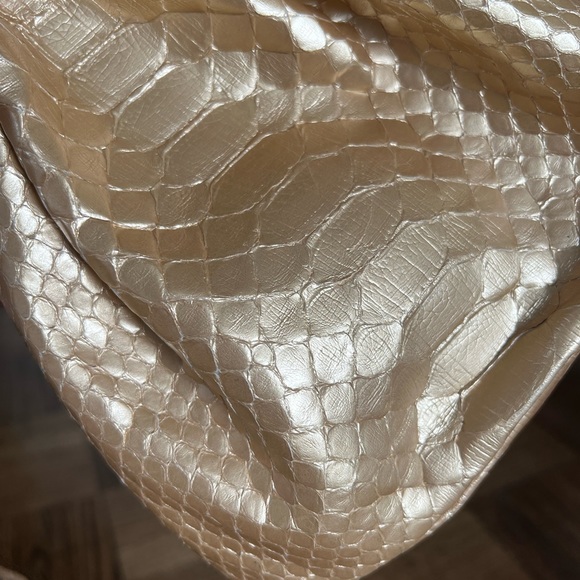 Gold Textured Drawstring Bag - Picture 2 of 5